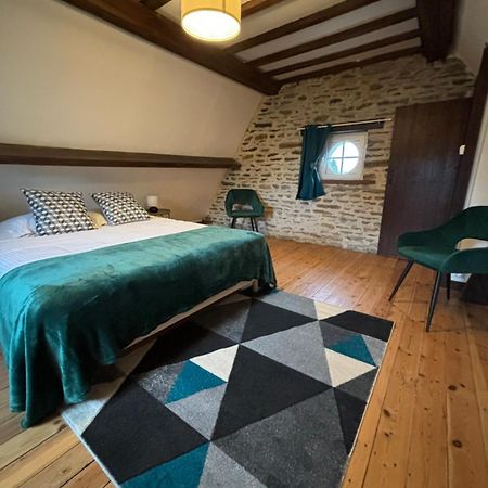Gite De La Petite Tour Понторсон Екстериор снимка
