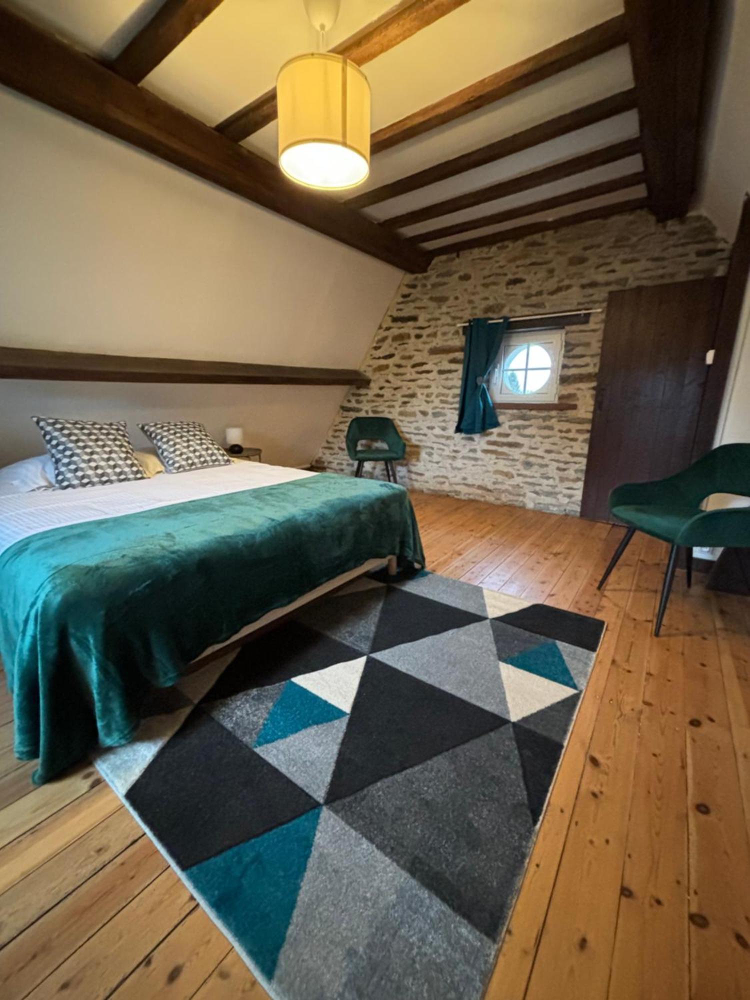 Gite De La Petite Tour Понторсон Екстериор снимка